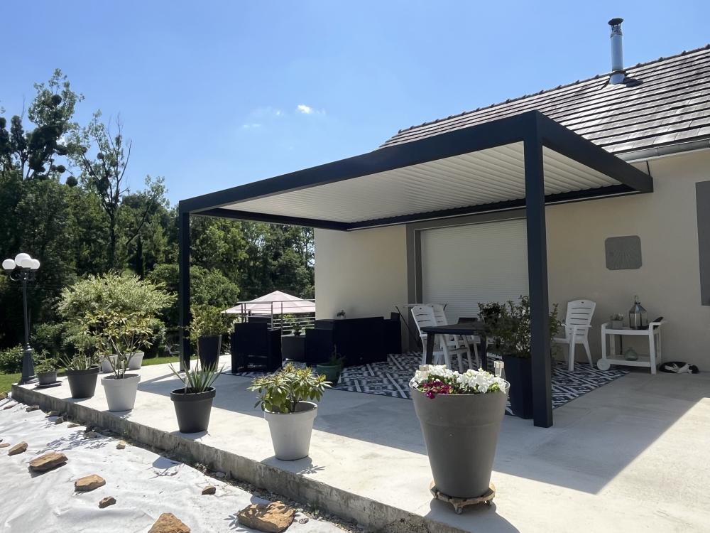 M2N Ardennes - pergola aluminium sur terrasse